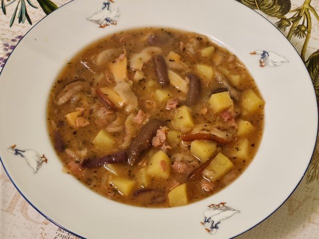 Bramborová polévka s hříbky